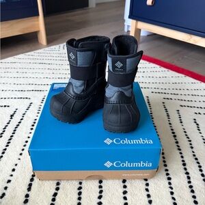 Columbia Kids' Black and Dark Gray Snow Boots